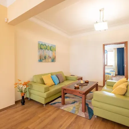 Apartment Pick! Spacious 2 Bedroom