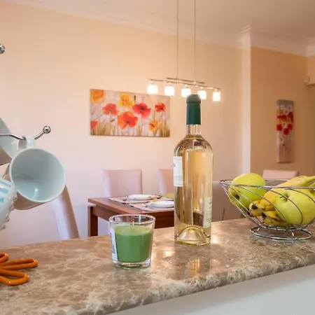 Apartment Pick! Spacious 2 Bedroom