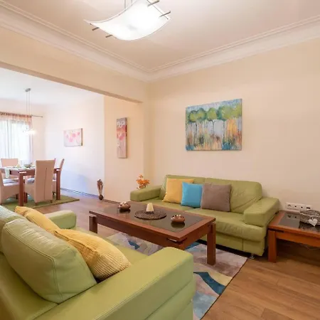 Pick! Spacious 2 Bedroom Apartment *