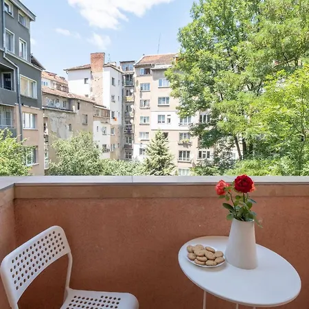 Pick! Spacious 2 Bedroom Apartment *